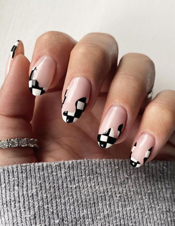 Checkboard nails